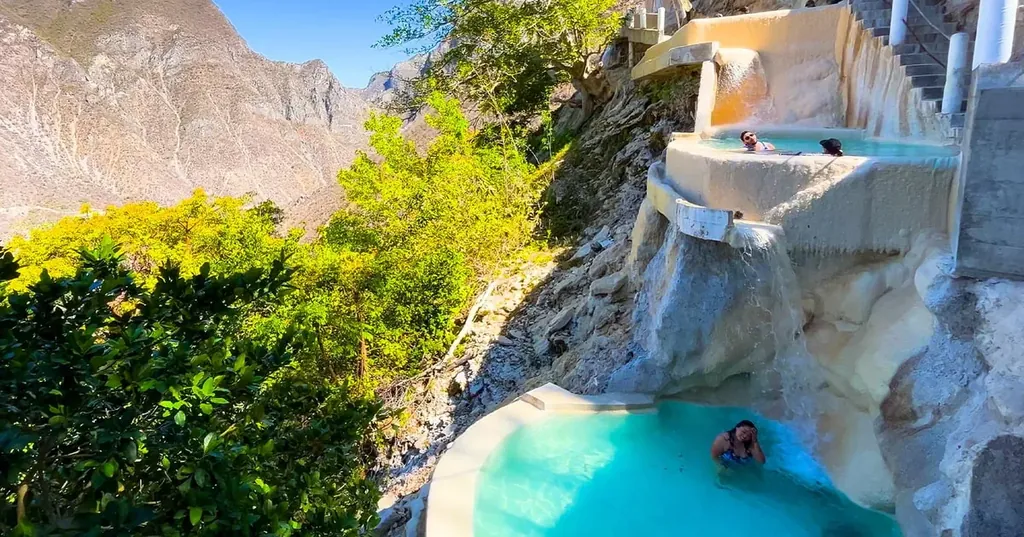 From Mexico City: Tolantongo Hot Springs Day Trip with Guide