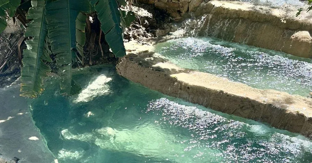 La Gloria &mdash; the quieter pools in the same canyon